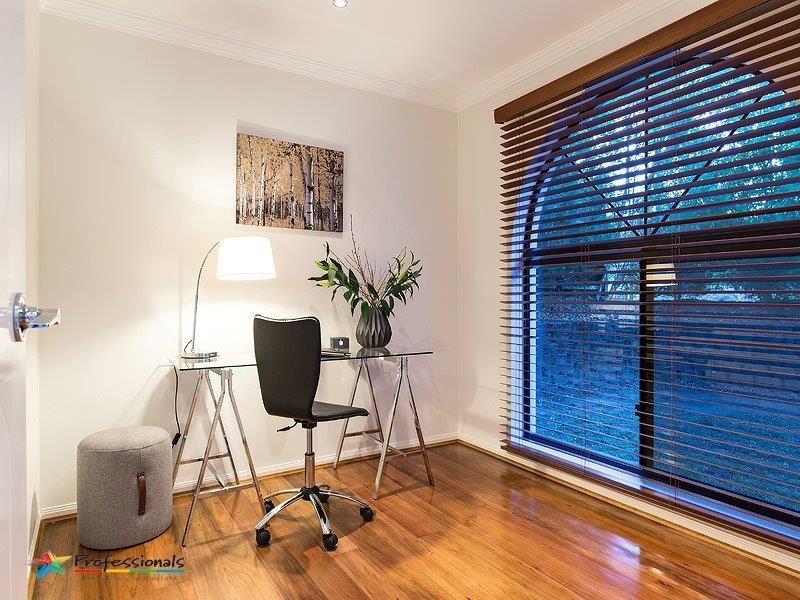 439 Bielby Street, Kenmore Hills QLD 4069