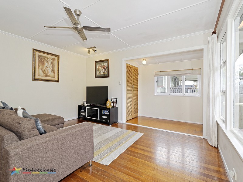 49 Yanderra Avenue, Arana Hills QLD 4054