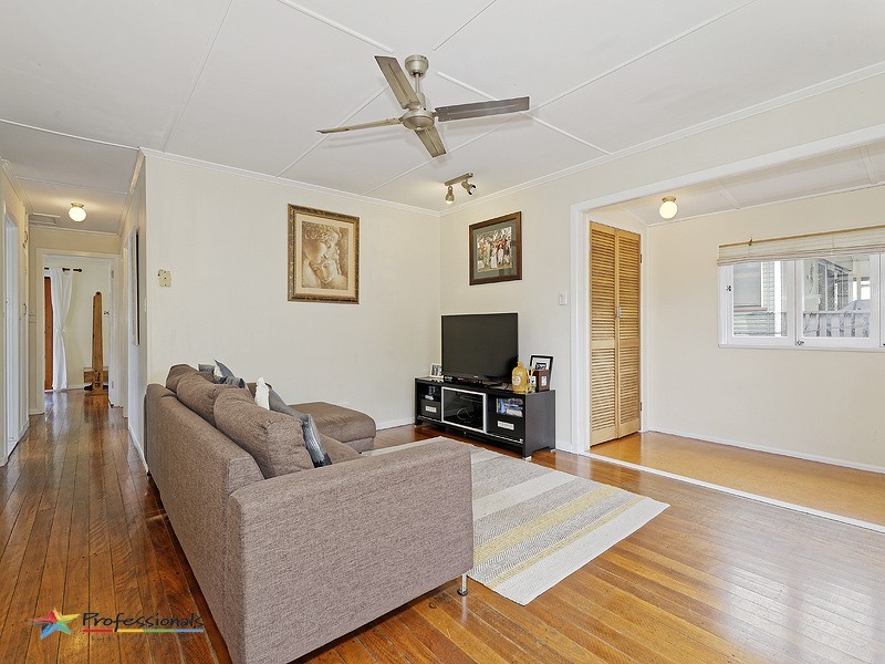 49 Yanderra Avenue, Arana Hills QLD 4054