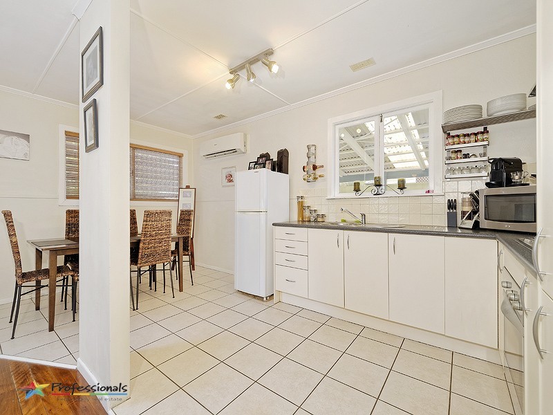 49 Yanderra Avenue, Arana Hills QLD 4054