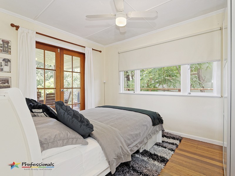 49 Yanderra Avenue, Arana Hills QLD 4054