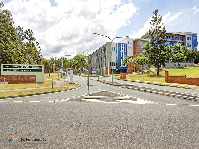 2 Rainey Street, Chermside QLD 4032