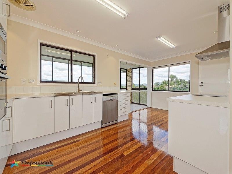 1004 South Pine Road, Everton Hills QLD 4053