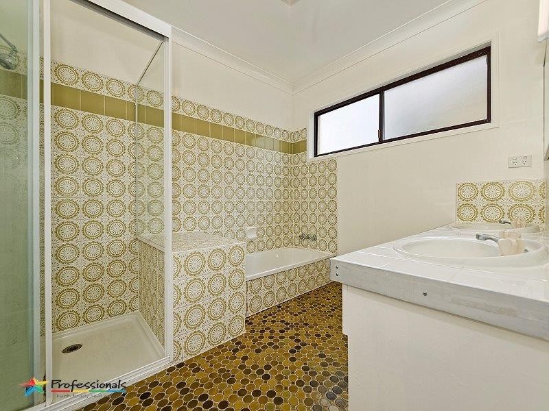 1004 South Pine Road, Everton Hills QLD 4053