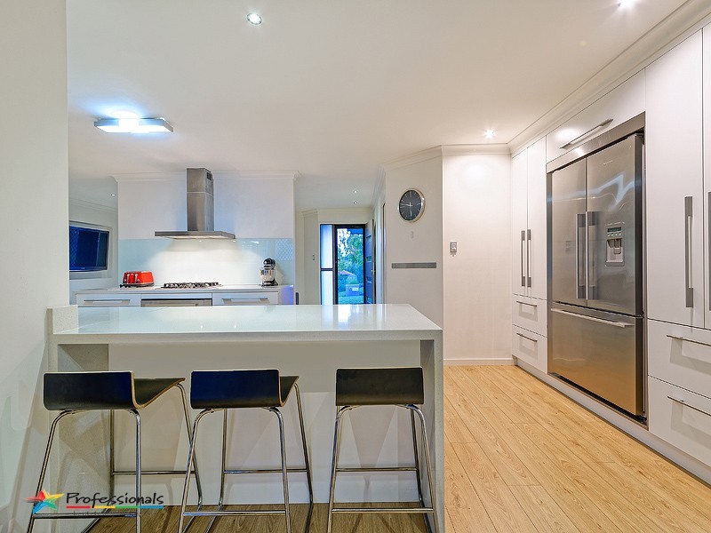 68 Sinatra Crescent, Mcdowall QLD 4053