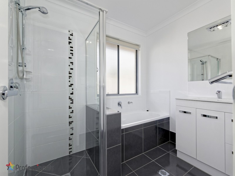 3 Beazley Circuit, Bridgeman Downs QLD 4035