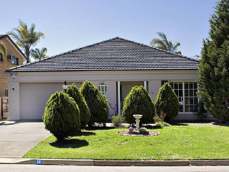 14 Macintyre Crescent, Sylvania Waters NSW 2224