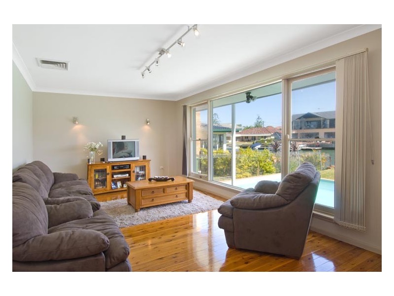 40 Castlereagh Crescent, Sylvania Waters NSW 2224