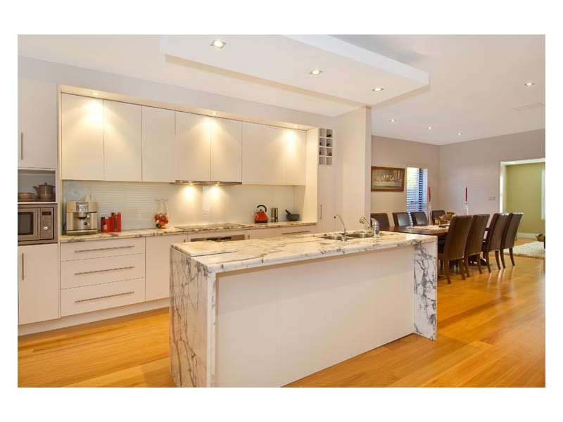 8 Seine Place, Miranda NSW 2228