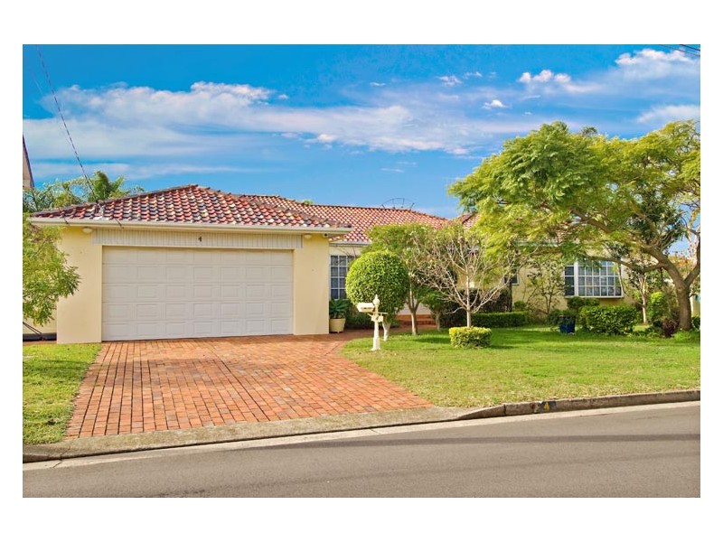 4 Bogan Ave, Sylvania Waters NSW 2224
