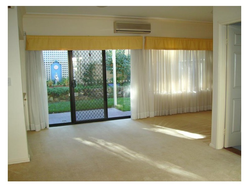 2/11 Endeavour  St, Sylvania NSW 2224