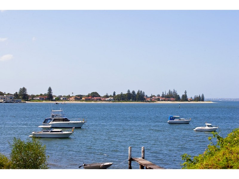 2 Woodlands Rd, Taren Point NSW 2229