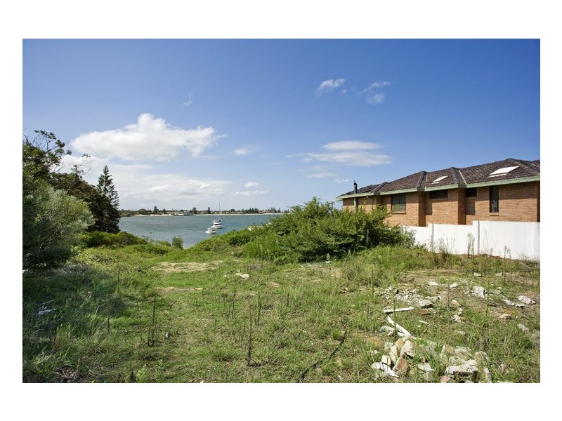 2 Woodlands Rd, Taren Point NSW 2229
