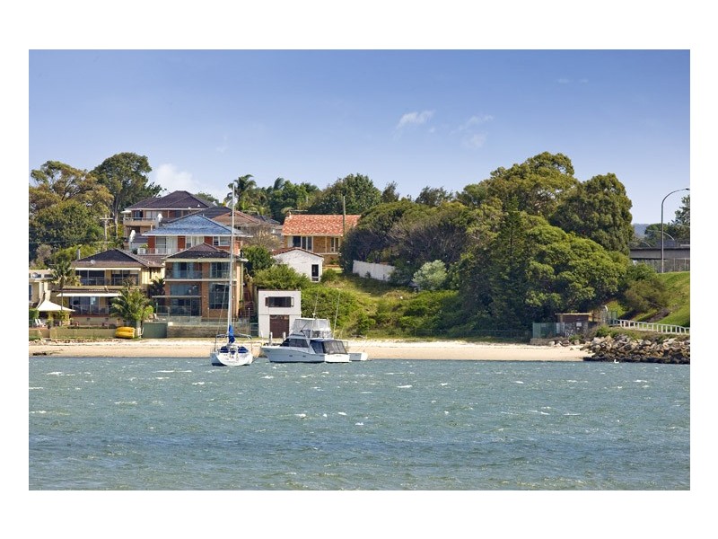 2 Woodlands Rd, Taren Point NSW 2229