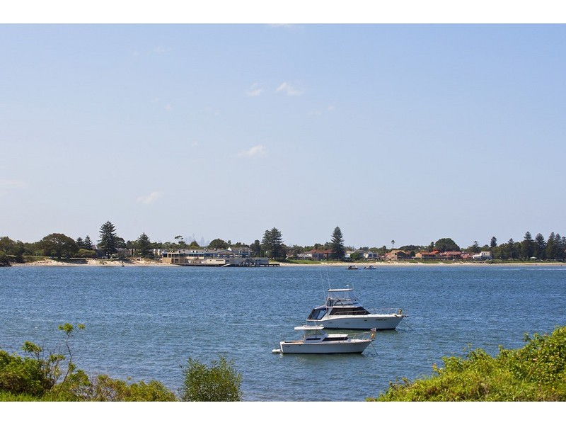 2 Woodlands Rd, Taren Point NSW 2229