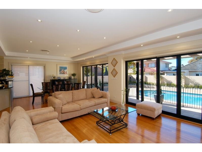 34 Holt Rd, Taren Point NSW 2229