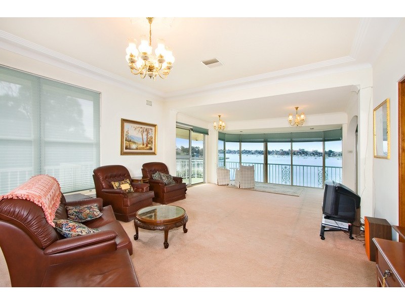 2 Beach St, Blakehurst NSW 2221