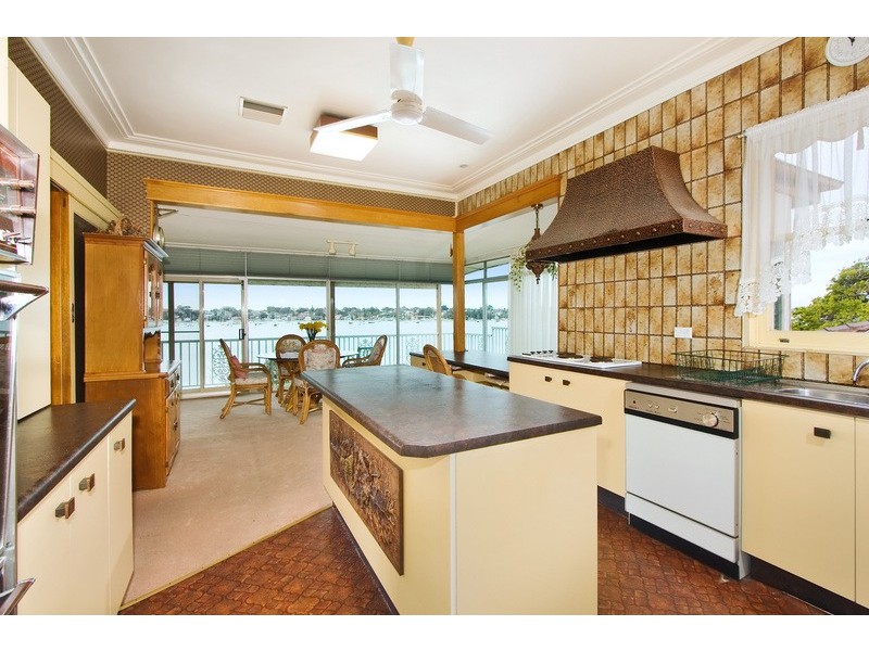 2 Beach St, Blakehurst NSW 2221