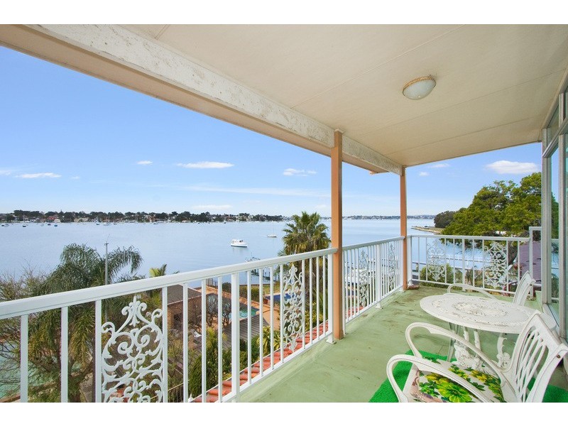 2 Beach St, Blakehurst NSW 2221