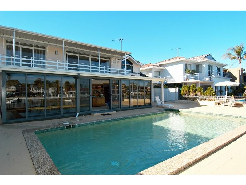 11 Hawkesbury Esplanade, Sylvania Waters NSW 2224