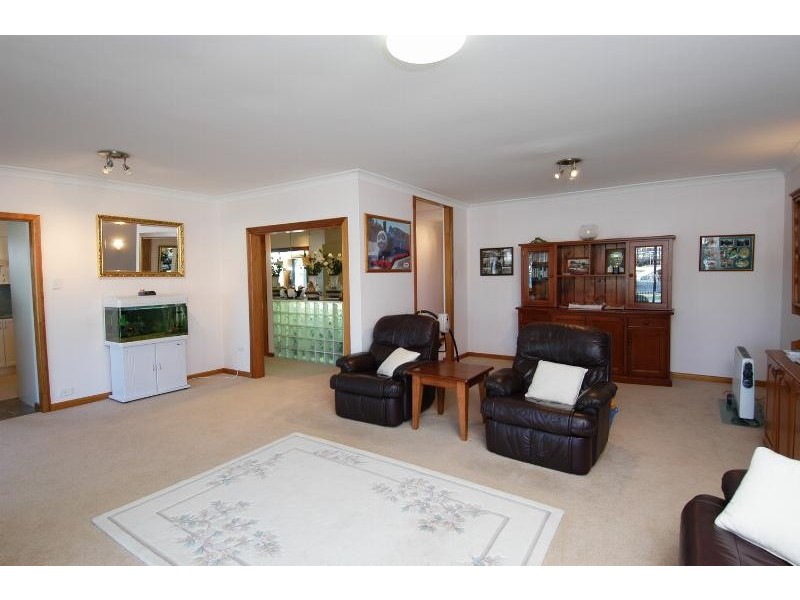 11 Hawkesbury Esplanade, Sylvania Waters NSW 2224