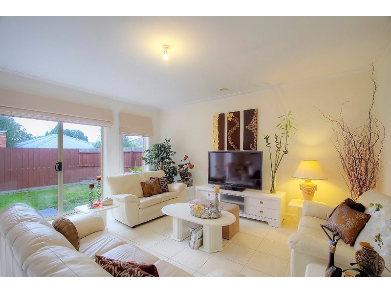 16 Somerset Drive, Dandenong North VIC 3175