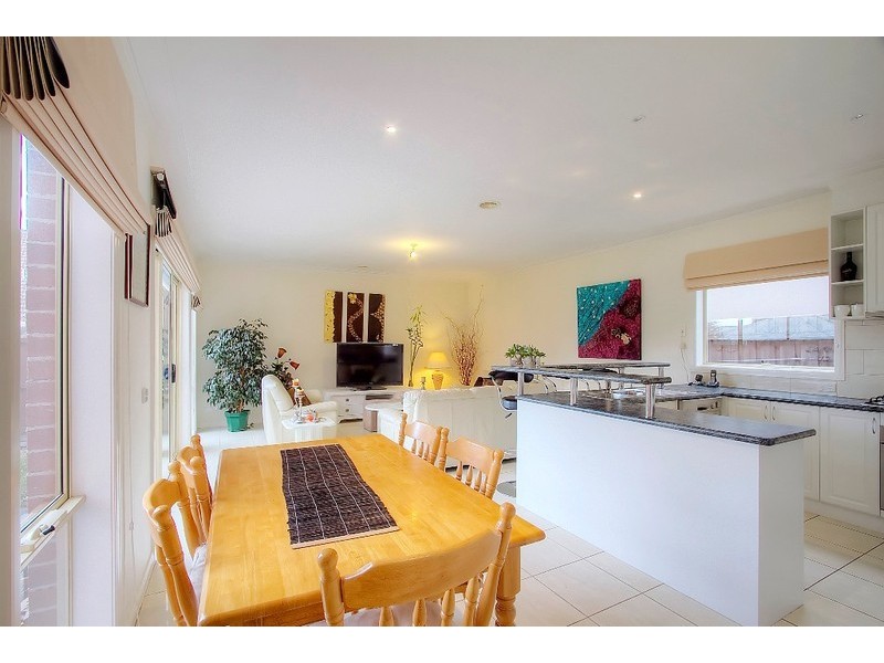 16 Somerset Drive, Dandenong North VIC 3175