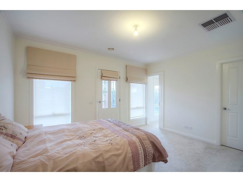 16 Somerset Drive, Dandenong North VIC 3175