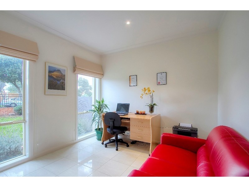 16 Somerset Drive, Dandenong North VIC 3175