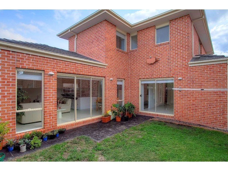 16 Somerset Drive, Dandenong North VIC 3175
