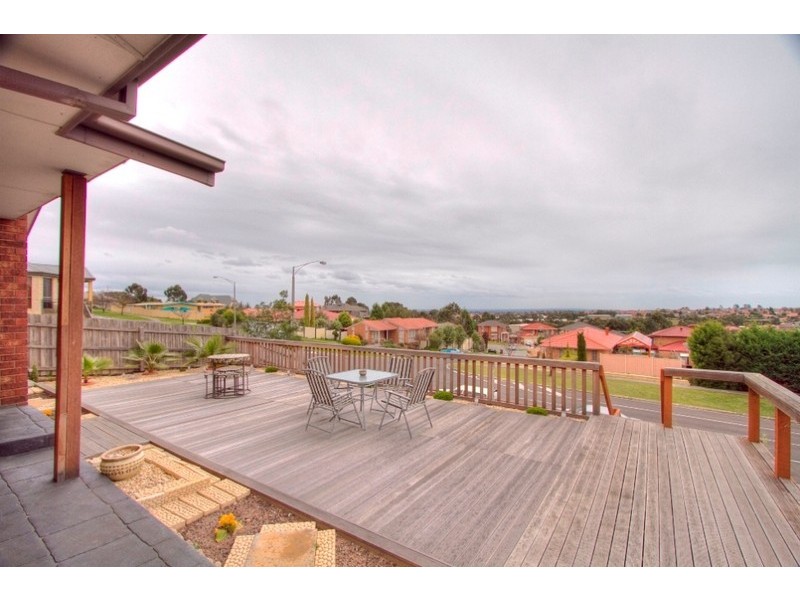 125 Gleneagles Drive, Endeavour Hills VIC 3802