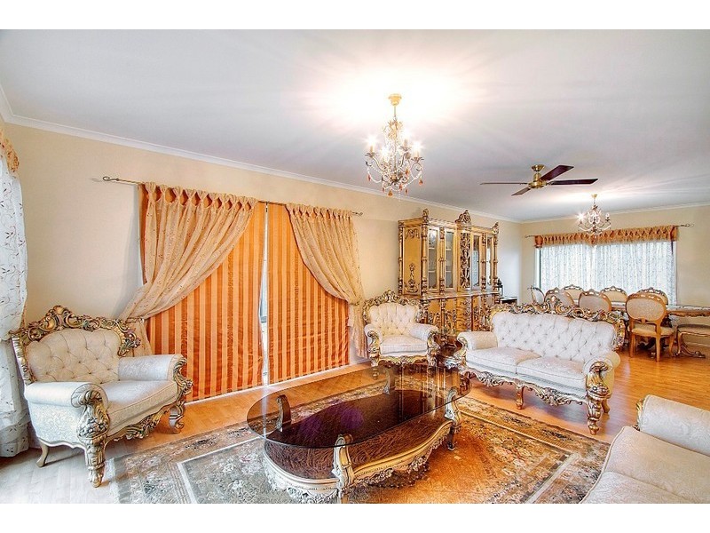 125 Gleneagles Drive, Endeavour Hills VIC 3802