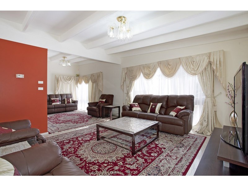 39 John Edgcumbe Way, Endeavour Hills VIC 3802