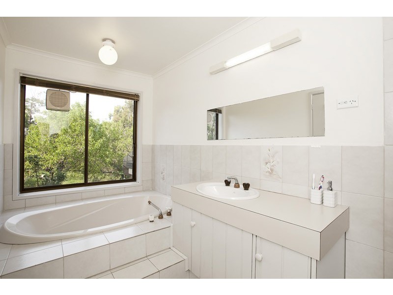 39 John Edgcumbe Way, Endeavour Hills VIC 3802