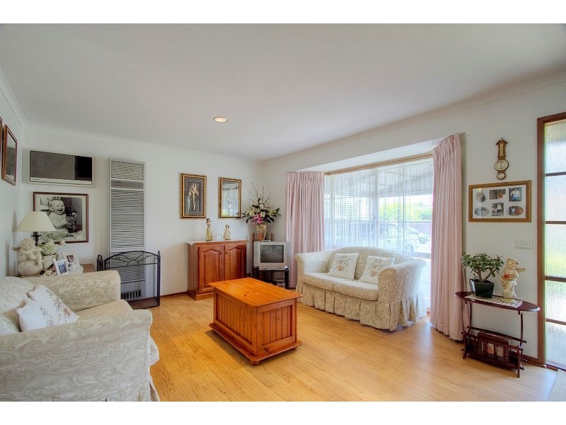 2 Lemont Street, Endeavour Hills VIC 3802