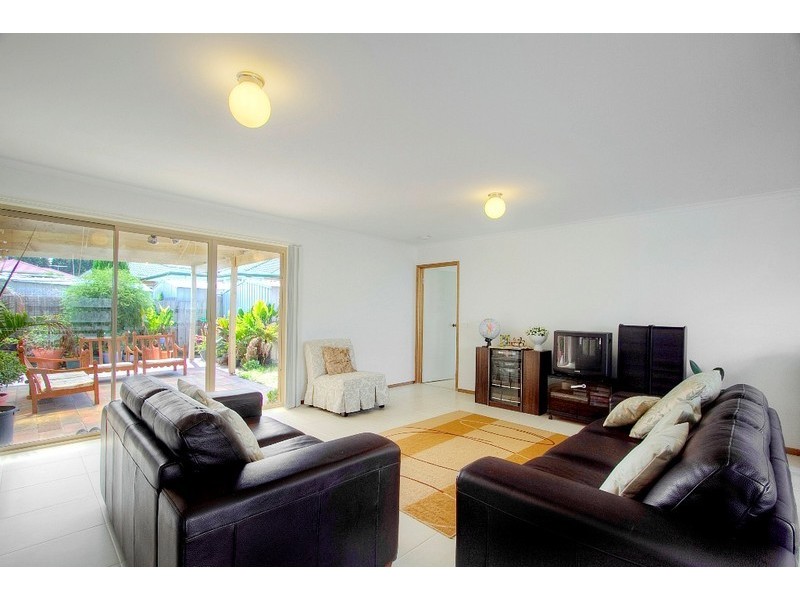 2 Lemont Street, Endeavour Hills VIC 3802