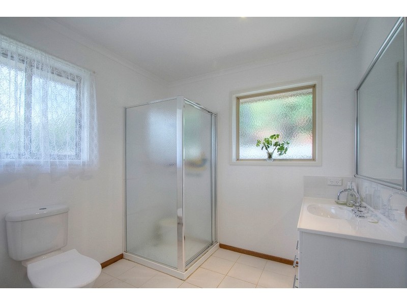 2 Lemont Street, Endeavour Hills VIC 3802