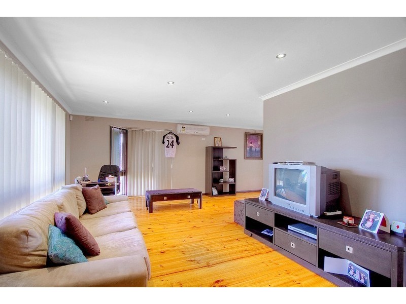 10 Harvey Place, Endeavour Hills VIC 3802