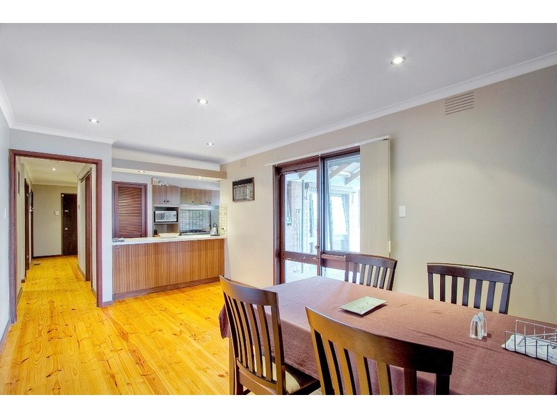 10 Harvey Place, Endeavour Hills VIC 3802