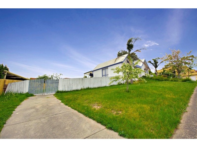 38 John Hunter Drive, Endeavour Hills VIC 3802