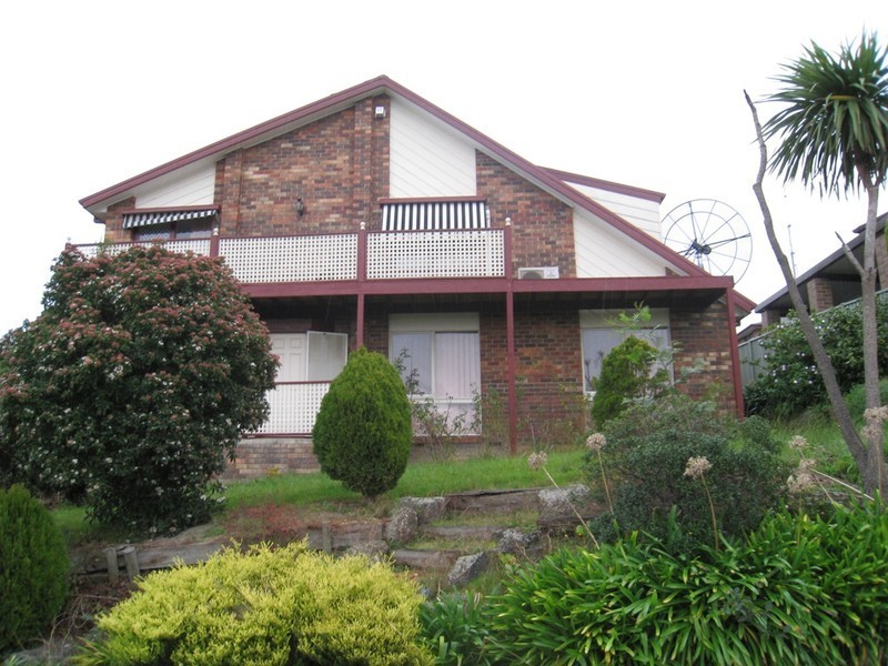 14 John Edgcumbe Way, Endeavour Hills VIC 3802