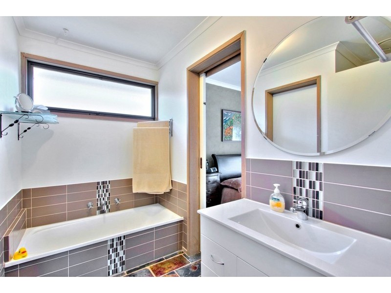 51 Mossgiel Park Drive, Endeavour Hills VIC 3802