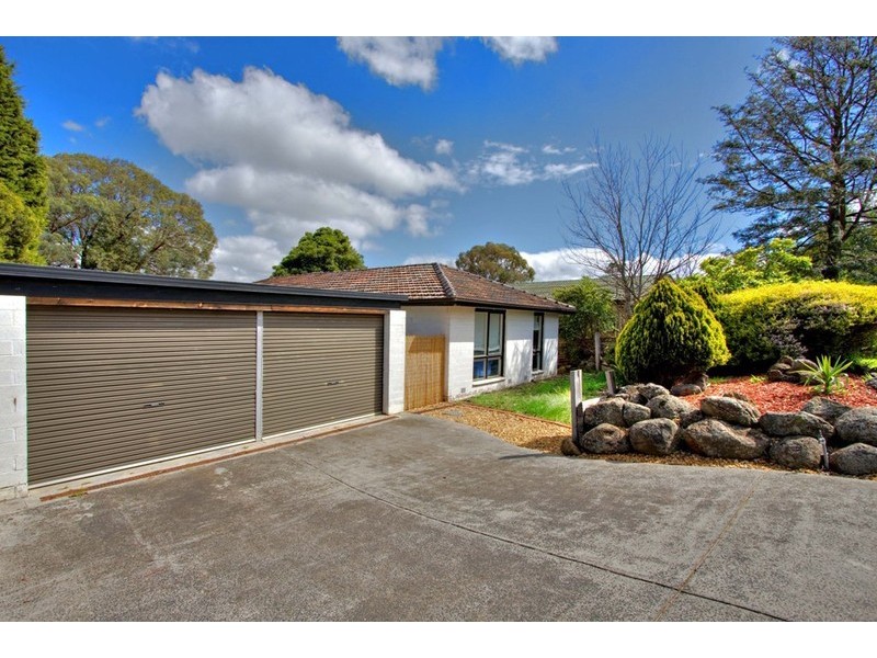 13 Hughes Close, Endeavour Hills VIC 3802