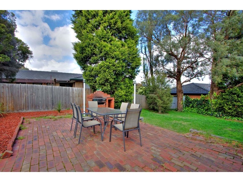 13 Hughes Close, Endeavour Hills VIC 3802