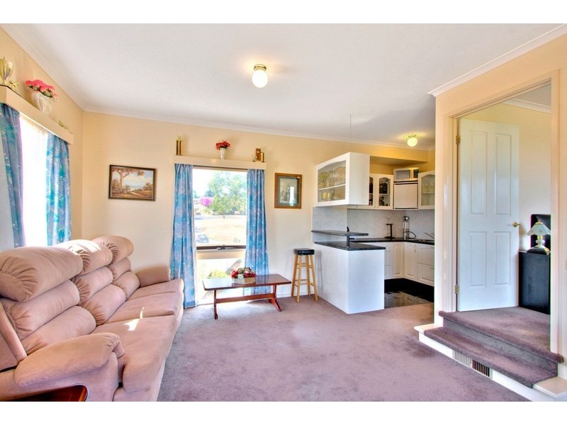 9 Gumbuya Close, Eumemmerring VIC 3177