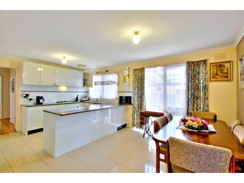 9 Gumbuya Close, Eumemmerring VIC 3177
