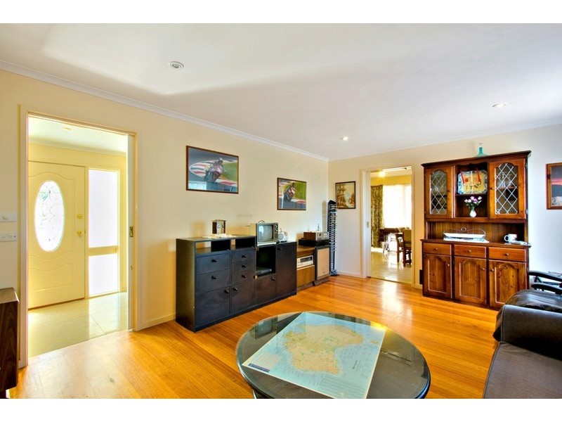 9 Gumbuya Close, Eumemmerring VIC 3177