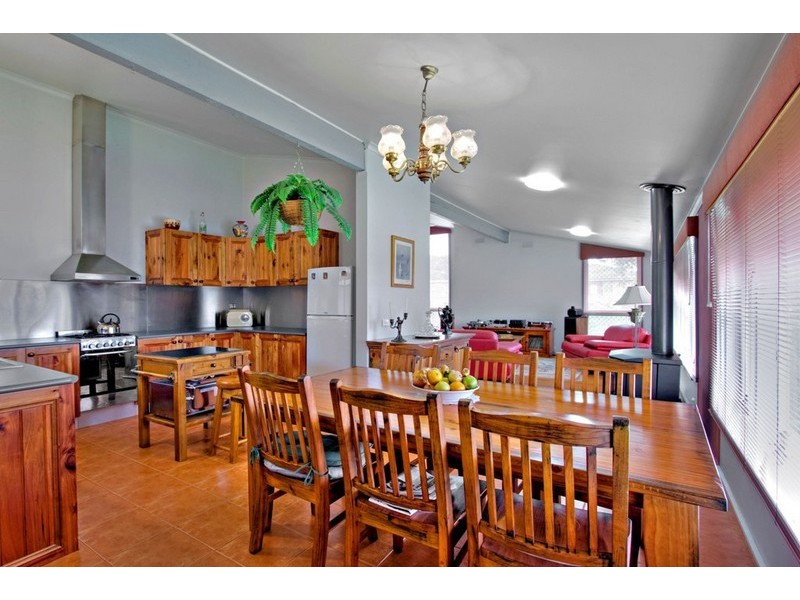 95 James Cook Drive, Endeavour Hills VIC 3802