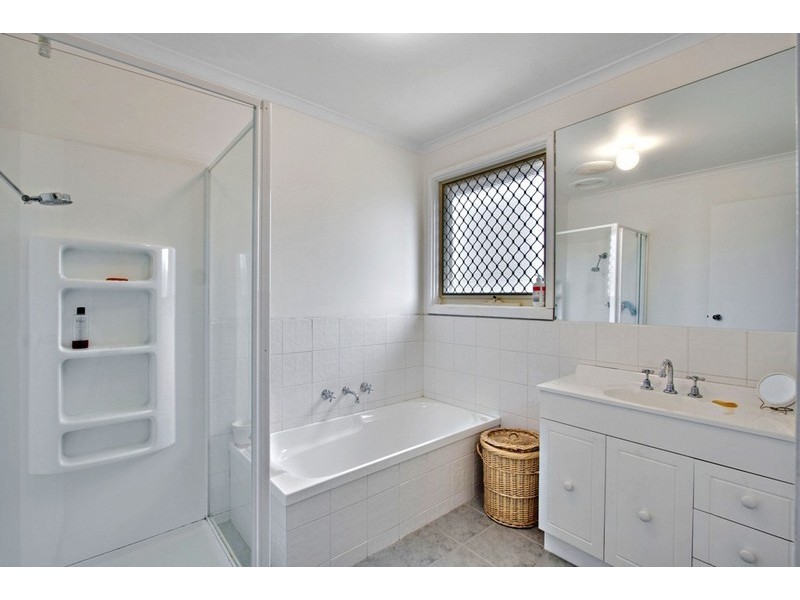 95 James Cook Drive, Endeavour Hills VIC 3802