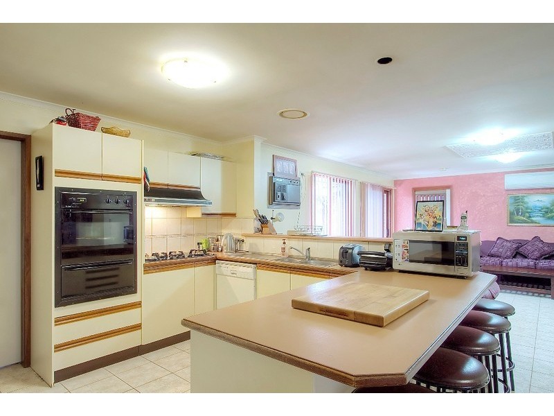 4 Nevis Crescent, Endeavour Hills VIC 3802